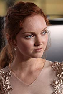 How tall is Lily Cole?